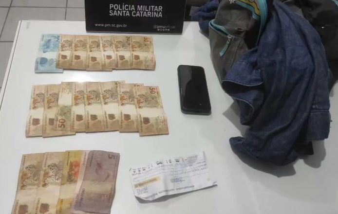 Ladrão é preso após furtar jaqueta em Jaraguá do Sul