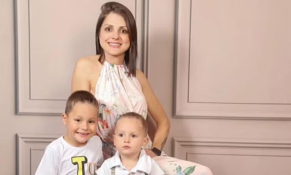 Mulher achada morta com 2 filhos em SC pediu medida protetiva há 1 mês ao ser ameaçada por homem preso