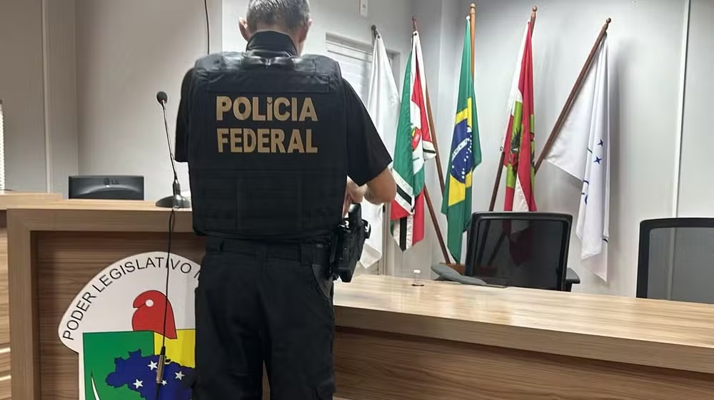 PF investiga candidatos que usaram cédulas falsas para comprar votos em cidade de SC