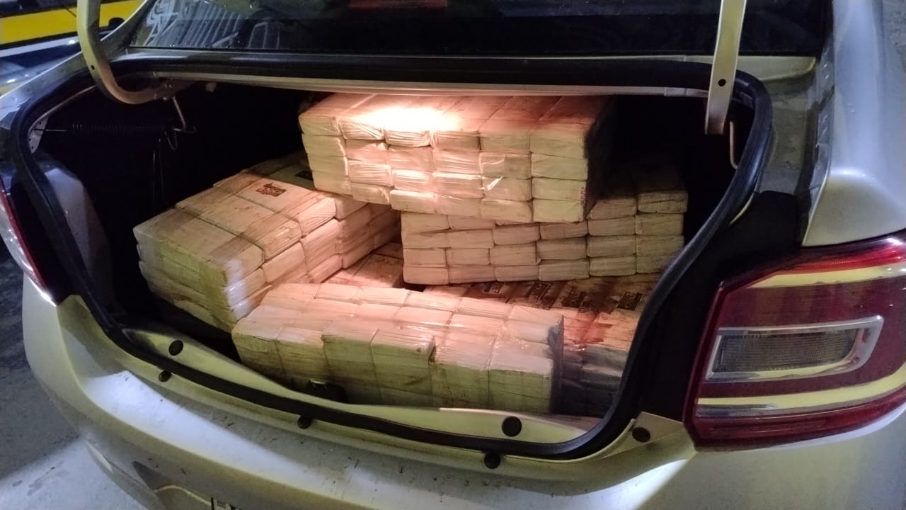 Mulher é presa com 177 Kg de maconha na BR-101 em Joinville