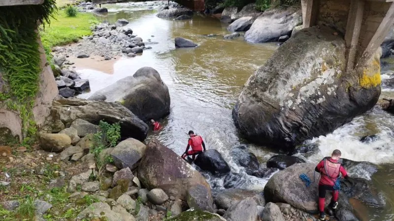 Bombeiros encontram corpo de criança arrastada pela correnteza de rio em SC