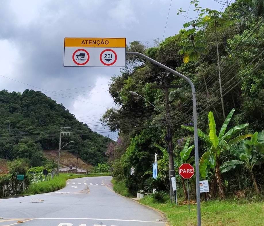 Acesso pelo Rio Molha tem limite de comprimento e peso para caminhões