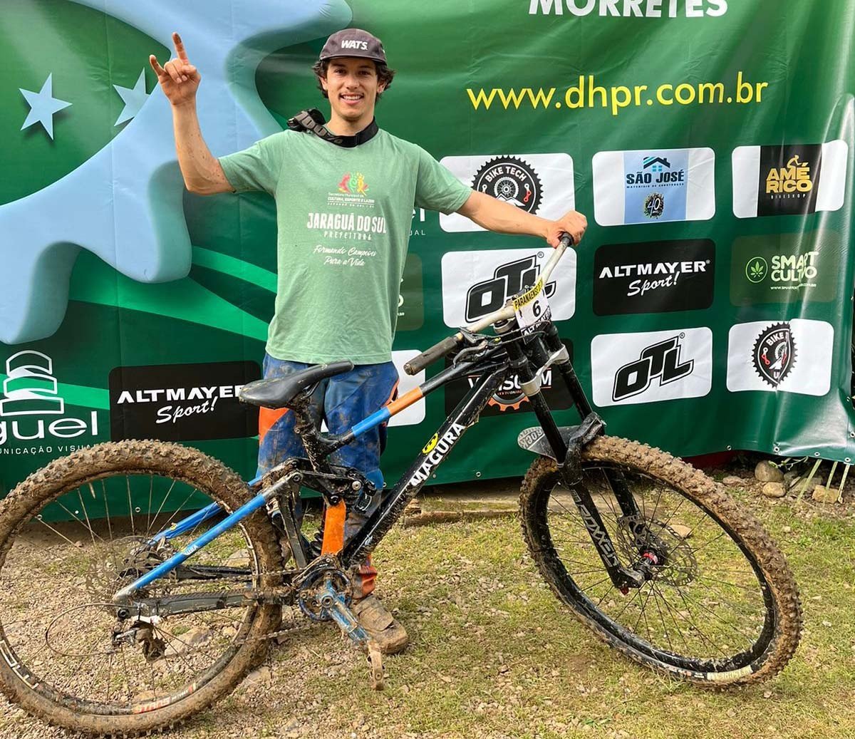 Ciclista jaraguaense conquista título no Desafio Mata Atlântica de Downhill