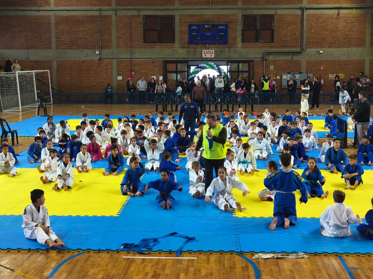 Atletas de Guaramirim brilham em torneios de futebol, judô, xadrez e voleibol