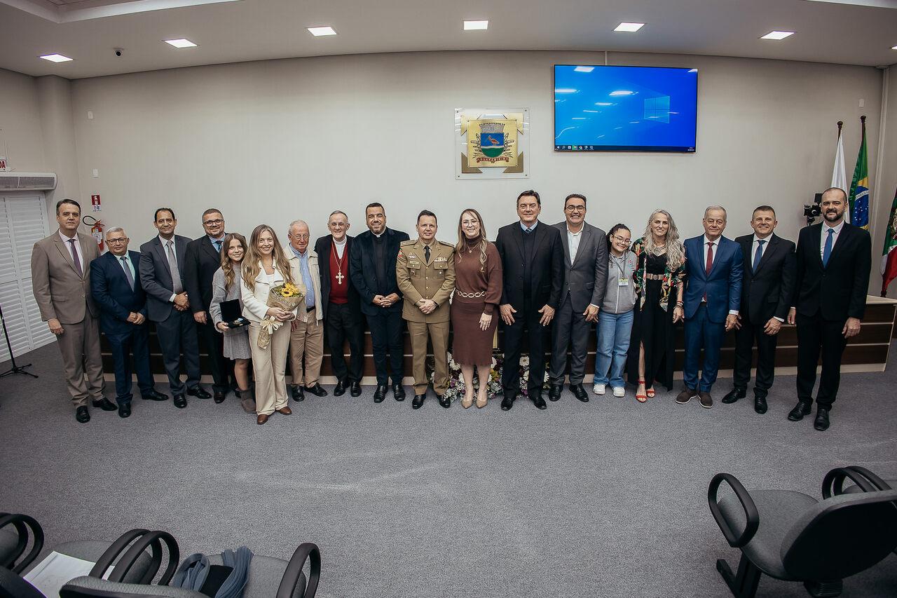 Paróquia, empresa e Major recebem Comenda Peabiru em Guaramirim
