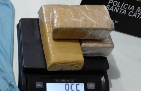 PM apreende quase 1kg de maconha em Guaramirim