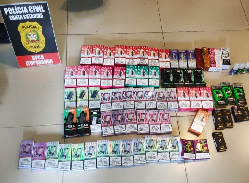 Dois presos e cigarros eletrônicos apreendidos em operação policial