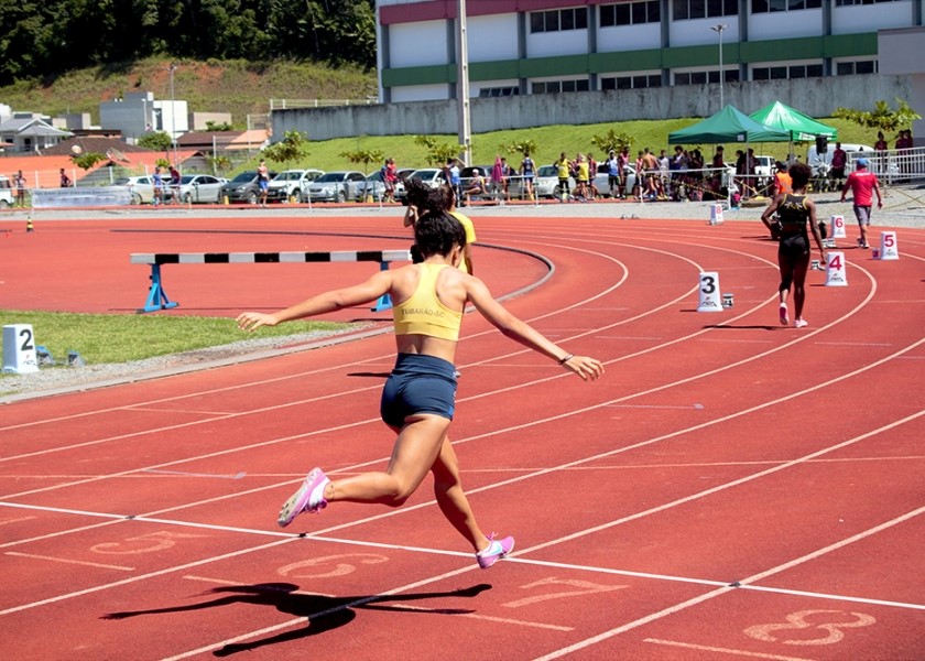 Jaraguá: Vereadora quer retomada de obras na pista de atletismo