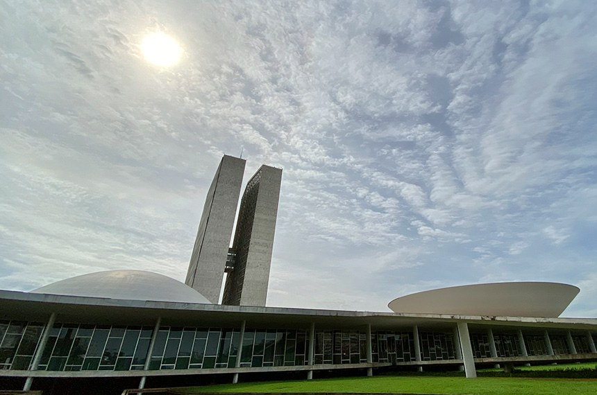 PEC que reduz jornada para 40 horas semanais e acaba com escala 6×1 chega ao Senado