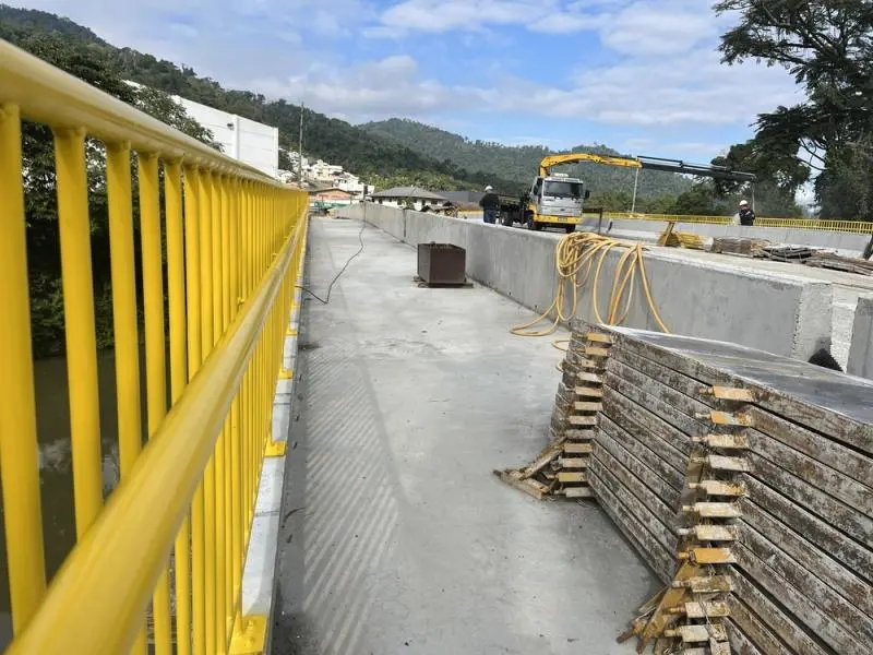 Pontilhão no Jaraguazinho é interditado para obras e trânsito terá mudanças por 20 dias