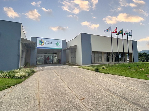 Câmara derruba veto e mantém exigência de Libras em conteúdos oficiais de Jaraguá do Sul