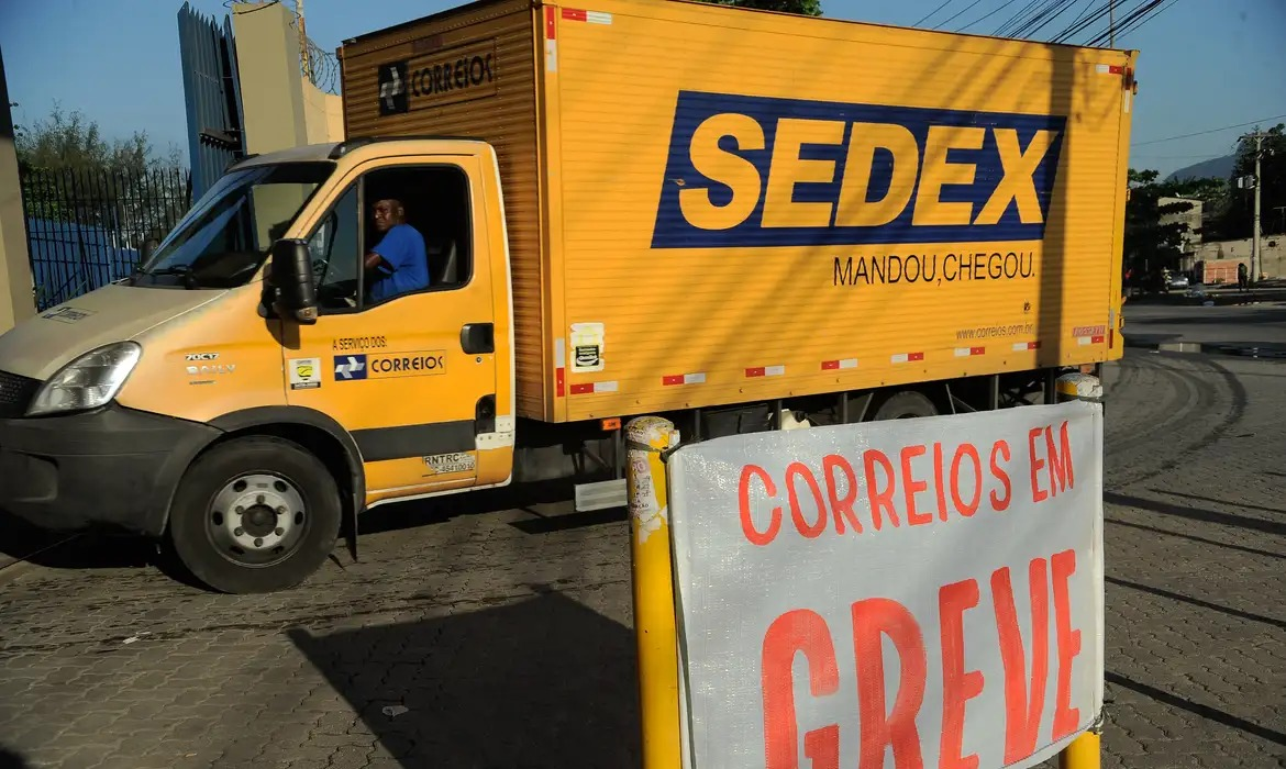 Correios mantêm atendimento em SC durante greve; TST julga dissídio nesta segunda-feira