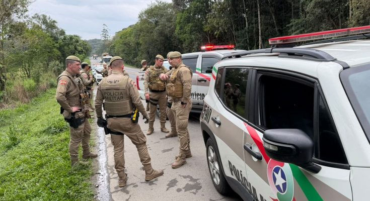Motorista foge da PM, invade pista contrária e coloca ônibus em risco durante perseguição em Guaramirim