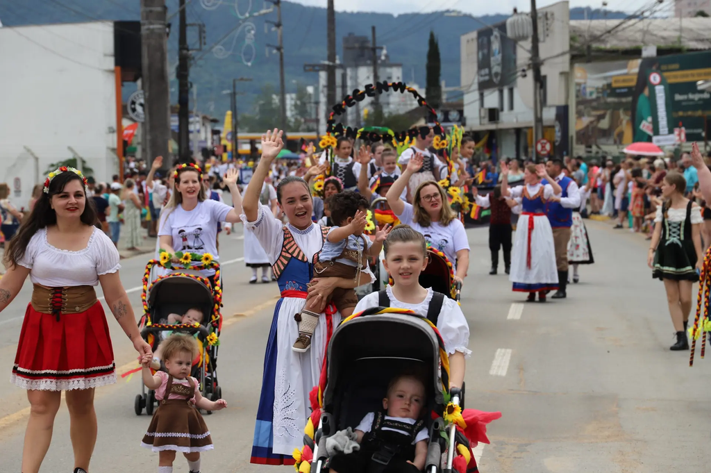 🚨 ATENÇÃO, VIZINHOS DE JARAGUÁ! Últimos dias pra se inscrever no desfile da Schützenfest