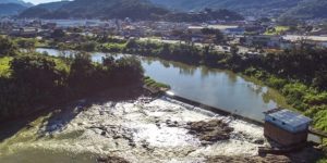 Homem desaparece ao se afogar no Rio Itapocu, em Guaramirim; buscas foram suspensas