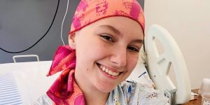 Influenciadora Isabel Veloso morre aos 19 anos após luta contra linfoma