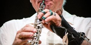 Virtuosismo de Alex Klein marca concerto de abertura do Femusc