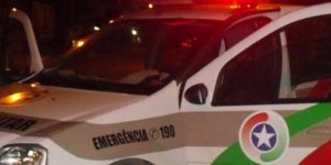 Homem é detido após tentar furtar carnes e bebidas em mercado de Jaraguá do Sul.