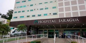 Criança de 5 anos deixada em veículo no calor extremo segue internada e fora de risco