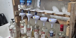 Operação integrada apreende bebidas adulteradas e arma de fogo em