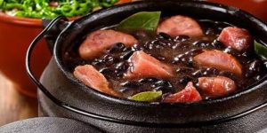 Bombeiros comemoram 58 anos com feijoada beneficente