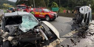 Mulher morre presa às ferragens após acidente na BR-101 em Araquari