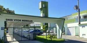 Escola Vitor Meirelles é reinaugurada