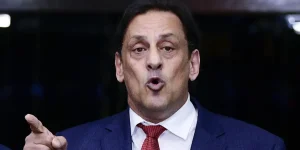 Ex-advogado de Bolsonaro é condenado por injúria racial após chamar atendente de “macaca”