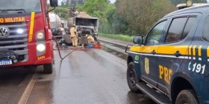 Colisão entre carro e caminhão deixa quatro mortos no RS