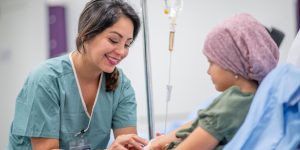 Santa Catarina sanciona lei que garante atendimento prioritário a crianças com câncer