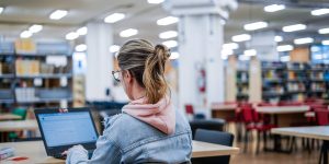 Inscrições e renovações para o Programa Universidade Gratuita começam nesta quinta