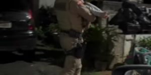 Durante rondas, PM encontra criança de 4 anos andando sozinha na madrugada em Jaraguá do Sul