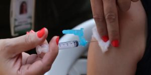 Vacina 100% nacional contra dengue começa a chegar ao SUS