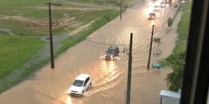 [ÁUDIO] Temporal provoca alagamentos, quedas de árvores e destelhamentos