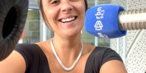 Microfone de Ouro: Comunicadora da RBN conquista prêmio principal da ACAERT