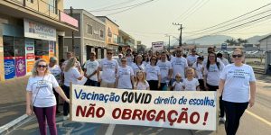 Pais protestam contra obrigatoriedade da vacina Covid em crianças