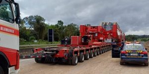 Passagem de carga superdimensionada causará lentidão nas BRs-470 e 101 na próxima segunda