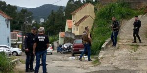 Polícia Civil deflagra operação após ataque a viatura com Delegado-Geral em Florianópolis