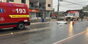 Motociclista morre em colisão entre carro e moto em Jaraguá do Sul