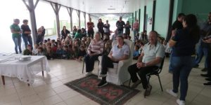 Professora de Schroeder é homenageada pelos 30 anos de dedicação ao serviço público