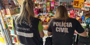 Polícia Civil apreende bebidas por suspeita de falsificação no litoral