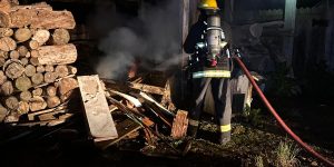 Princípio de incêndio atinge galpão em Schroeder na noite desta quarta-feira