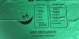 Óleo de cozinha pode ser colocado nos sacos verde e amarelo da coleta reciclável