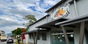 Agricultores e artesãos retomam atendimento no mercado público hoje