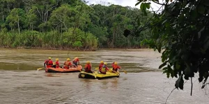 Pai e filho desaparecem após canoa em que estavam virar no Rio Itajaí-Açu, em SC