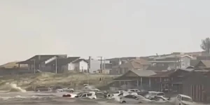 Tsunami meteorológico arrasta carros e assusta frequentadores de praia de SC