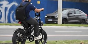 Nova regra exigirá CNH, placa e capacete para todos os ciclomotores em 2026