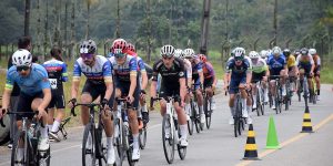 Jaraguaenses pedalam em casa e garantem troféus no Estadual de Ciclismo de Estrada
