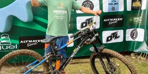 Ciclista jaraguaense conquista título no Desafio Mata Atlântica de Downhill