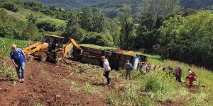 Ônibus com estudantes da UFSM tomba em ribanceira e deixa 7 mortos e mais de 20 feridos